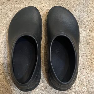 Crocs black size 11w 9m